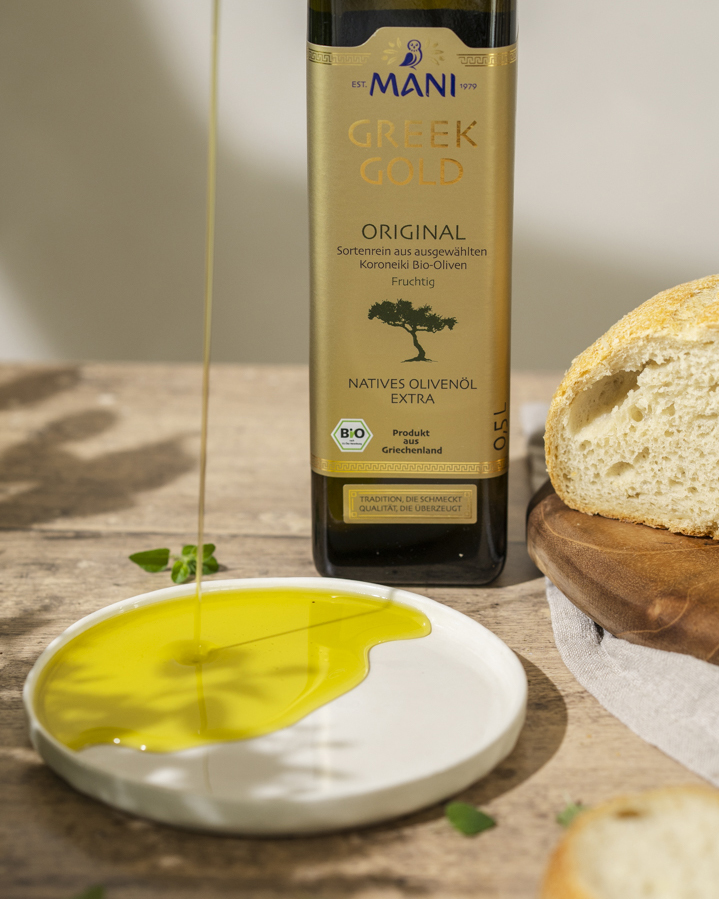 Greek Gold natives Olivenöl extra mit Weißbrot