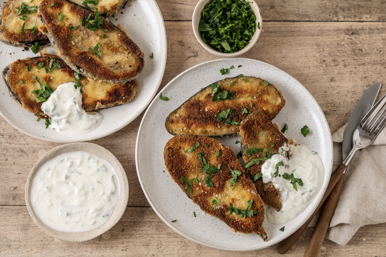 Panierte Aubergine mit Tzatziki