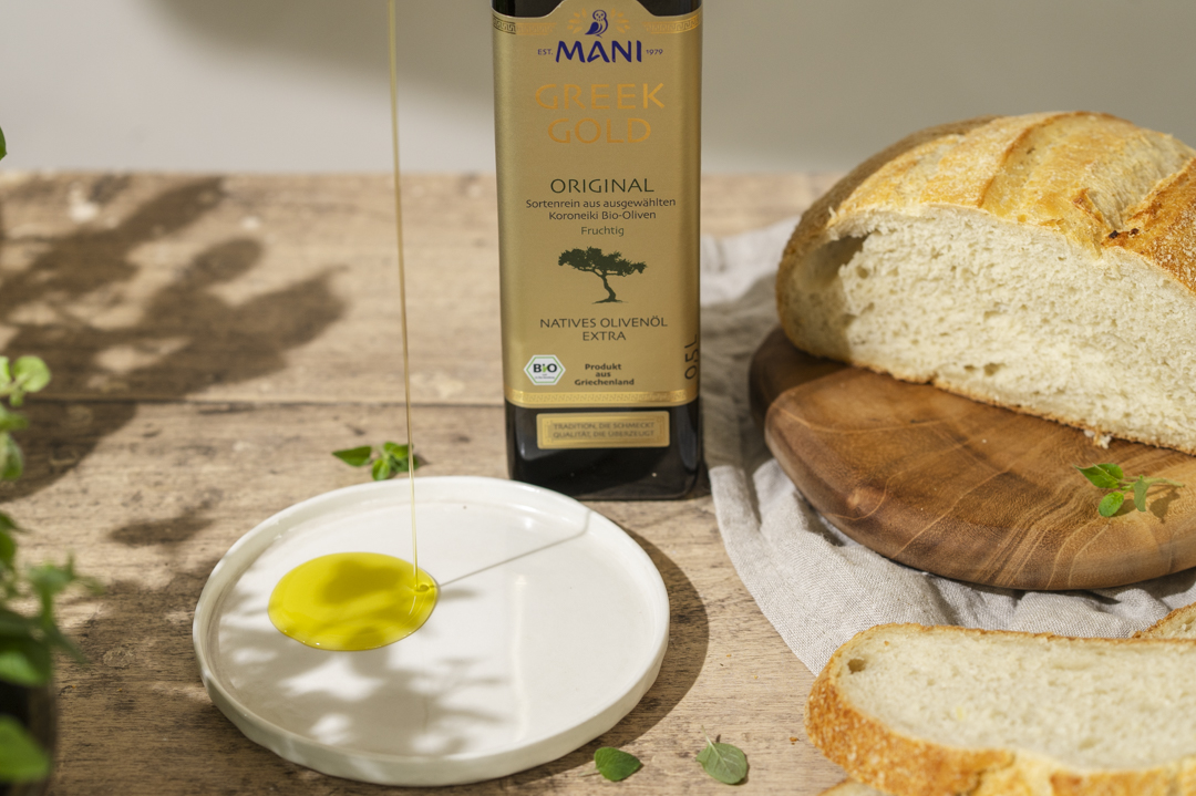 Greek Gold Olivenöl mit Weißbrot